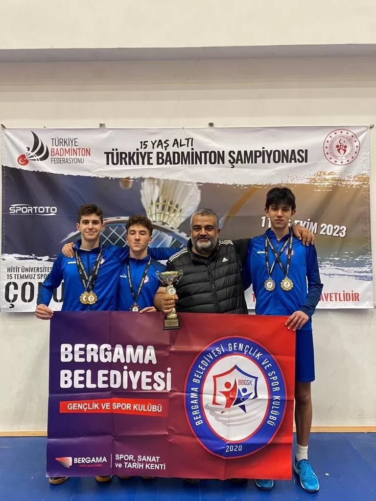 Çorum'da düzenlenen 15 Yaş Altı Türkiye Badminton Şampiyonası'nda, Bergama Belediyesi Sporcuları büyük bir başarıya imza attı. 