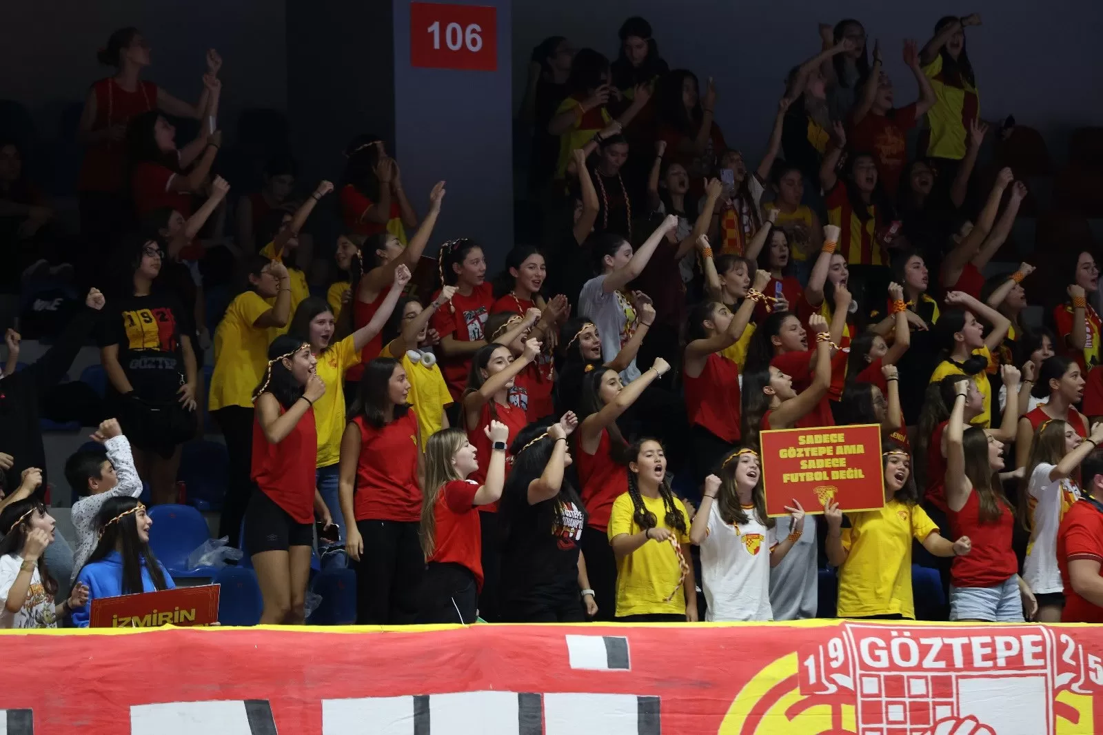 Göztepe Voleybol, Kadınlar Voleybol 1. Ligi'nin ilk haftasında İstanbul BBSK'ya karşı mücadele verdi ancak 3-1'lik skorla mağlup olarak yeni sezonuna zorlu bir başlangıç yaptı. 