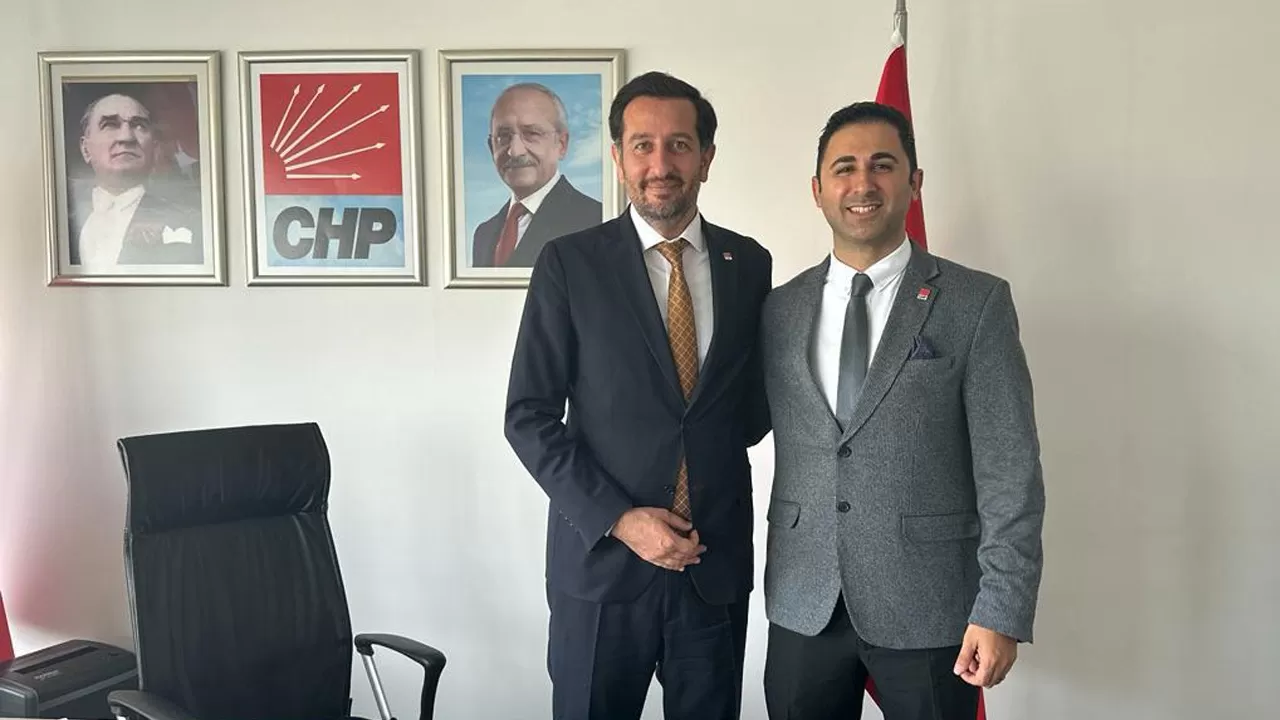 31 Mart 2024'te gerçekleşecek yerel seçimlere yönelik hazırlıklar hız kazanırken, CHP milletvekili aday adayı Kazım Yevimli, Karaburun Belediye Başkanlığı için iddialı projelerini tanıttı.