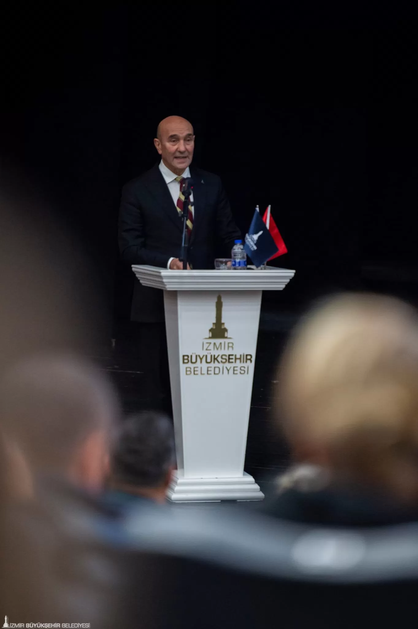 İzmir Büyükşehir Belediye Başkanı Tunç Soyer'in liderliğinde, kentlilik bilinci ve dayanışma kültürünü güçlendirmeyi hedefleyen bir adım atıldı. 