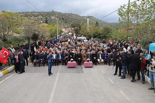 Bayındır ilçesine bağlı Ergenli Mahallesi, 19 Kasım Pazar günü düzenlenen Zeytin Festivali'ne ev sahipliği yaptı.