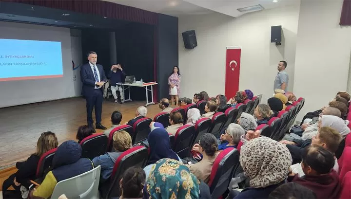 Bayraklı Belediyesi, Kadına Yönelik Şiddetle Uluslararası Mücadele Günü dolayısıyla Cahide Ahmet Dalyanoğlu Sosyal Hizmet Merkezi iş birliğiyle etkinlik düzenledi. 