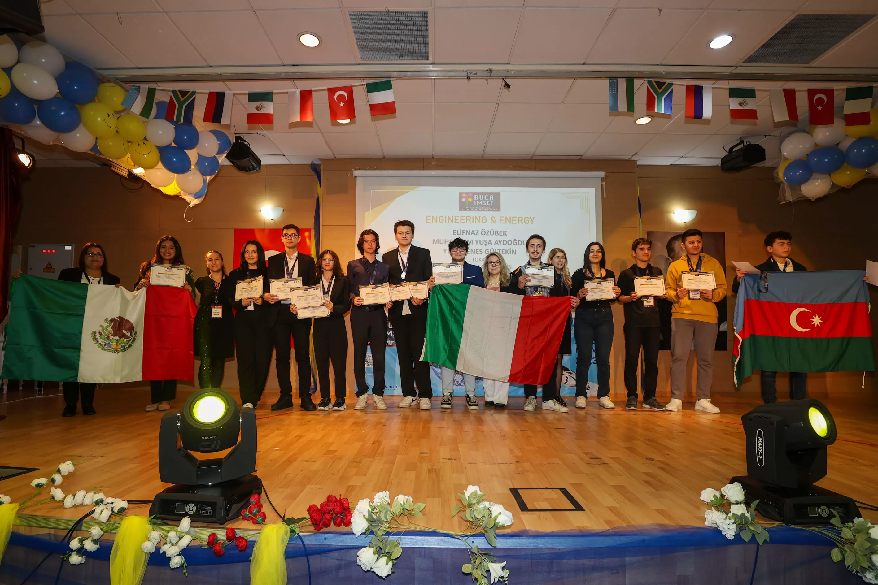 İzmir'de düzenlenen Buca IMSEF Bilim ve Sanat Fuarı'nda, 12 farklı ülkeden 325 öğrenci projelerini sergiledi. 