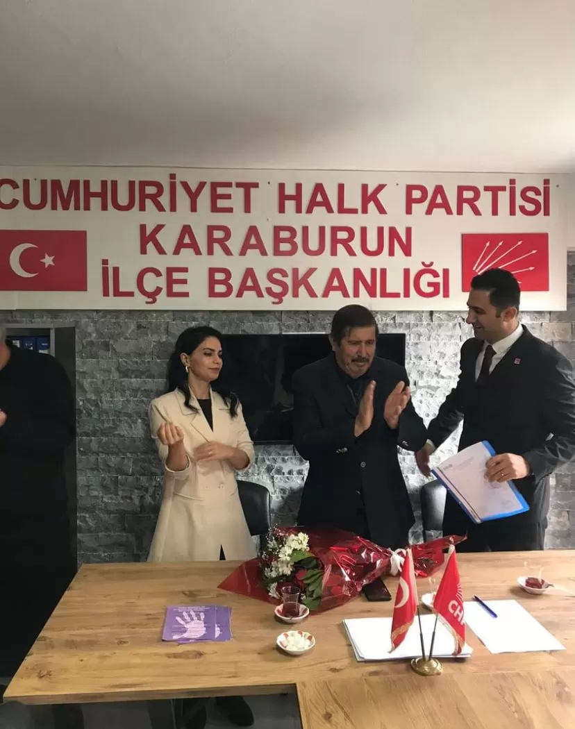 İzmir siyasetinin son dönemdeki dikkat çeken isimlerinden Kazım Yevimli, partisi CHP’den Karaburun Belediye Başkan Aday Adaylığı başvurusunu yaptı 