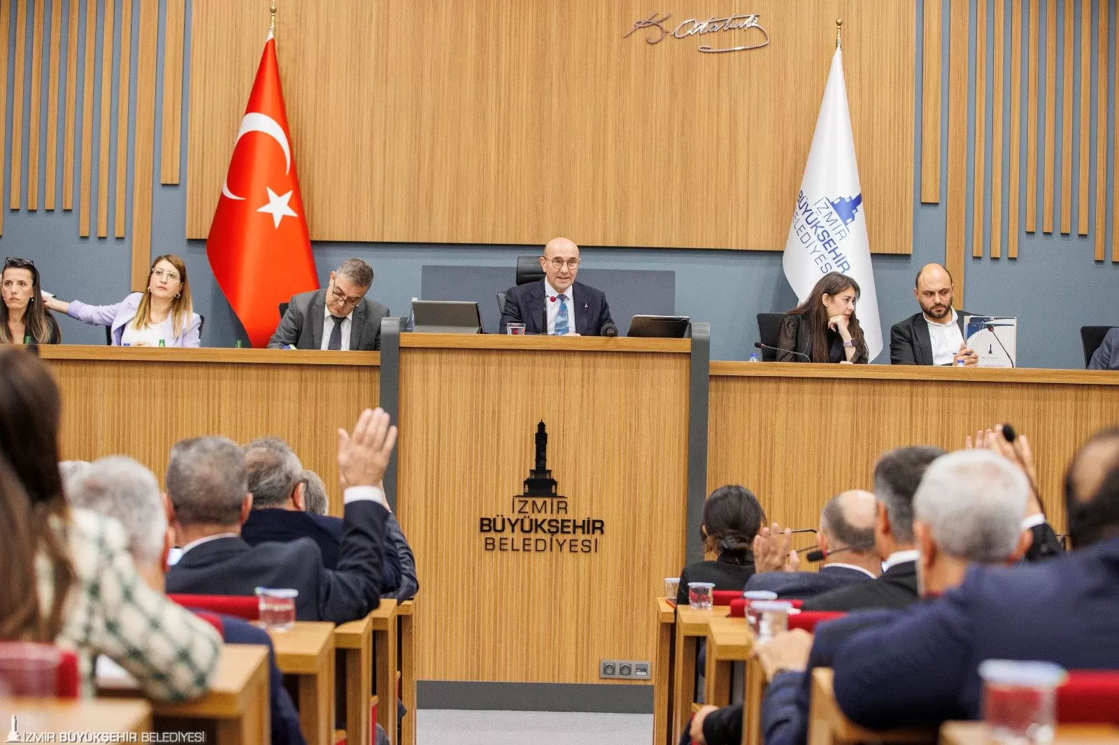 İzmir Büyükşehir Belediye Başkanı Tunç Soyer, İzmir Büyükşehir Belediyesi Meclis toplantısında, 20 Kasım Dünya Çocuk Hakları Günü vesilesiyle gündeme dair önemli açıklamalarda bulundu.