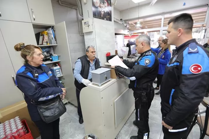 Bayraklı Belediyesi Zabıta Müdürlüğü, yılbaşı öncesi ilçe genelinde denetimlerini sıklaştırdı. 