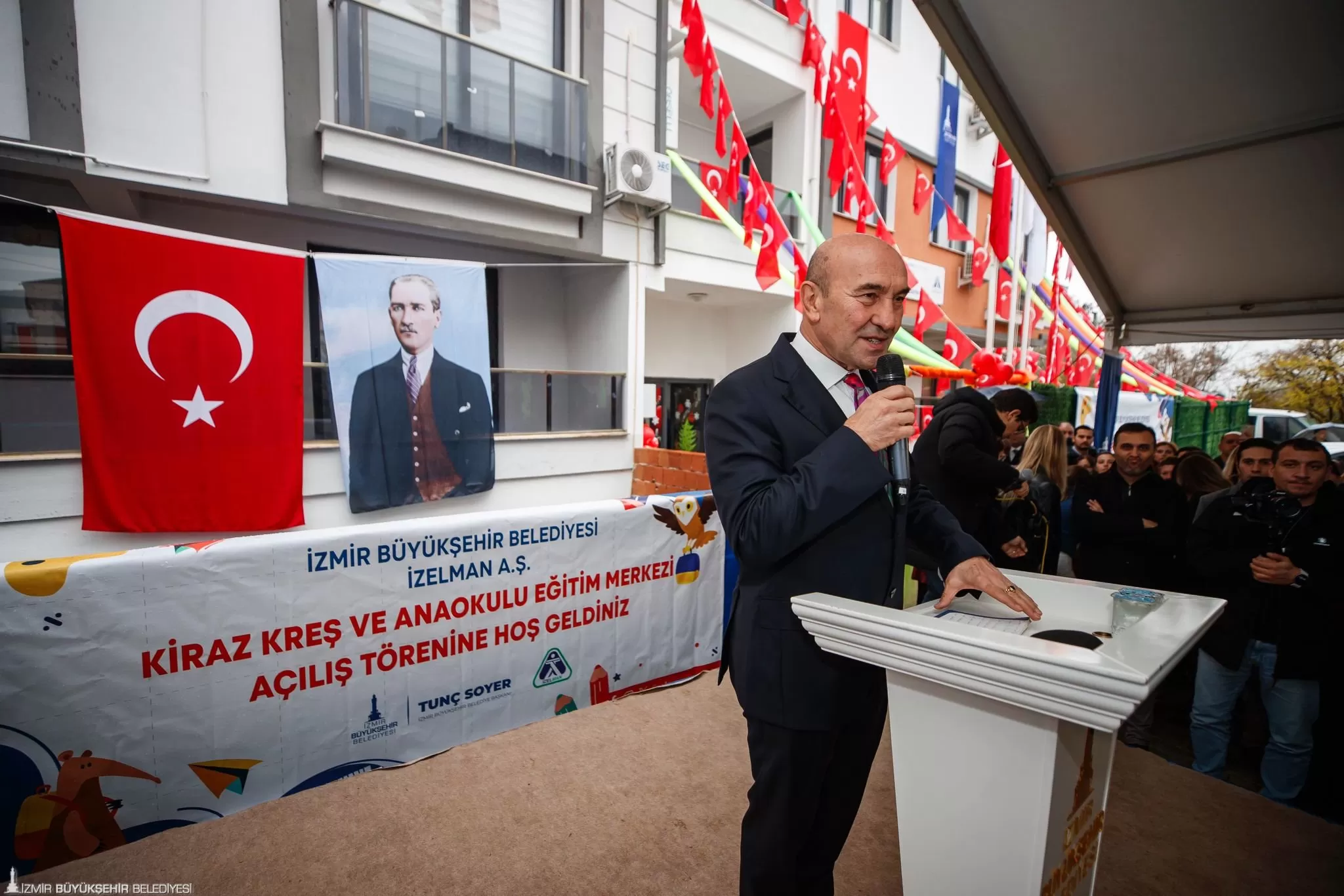 İzmir Büyükşehir Belediyesi, kent merkezinin yanı sıra çevre yerleşimlerde de hizmet veren İZELMAN Anaokulları'nın 15. şubesini Kiraz ilçesinde açtı. 