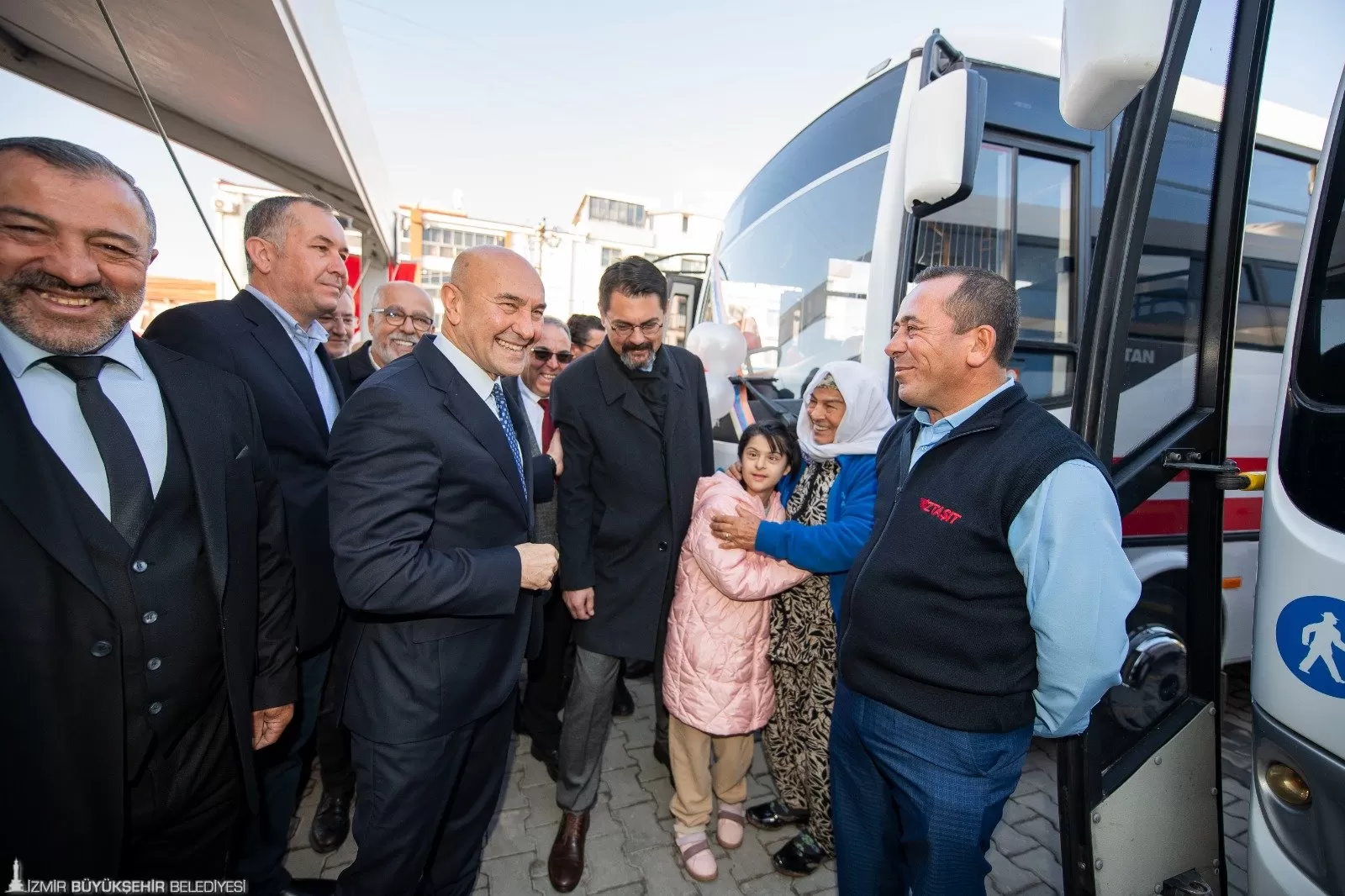 İzmir Büyükşehir Belediye Başkanı Tunç Soyer, Bergama'da İZTAŞIT'ın açılışını yaptı. Soyer, Bergama'ya İZBAN'ı da getireceğini söyledi.