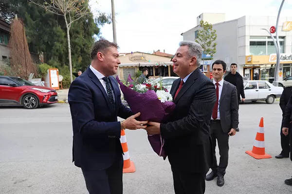 Süleyman Elban, 27 Aralık 2023 tarihinde Bayındır ilçesini ziyaret etti. Vali Elban'a ziyaretinde İl Emniyet Müdürü Celal Sel ve İl Jandarma Komutanı Yardımcısı J.Kd.Alb. Mete Barakazi eşlik etti.