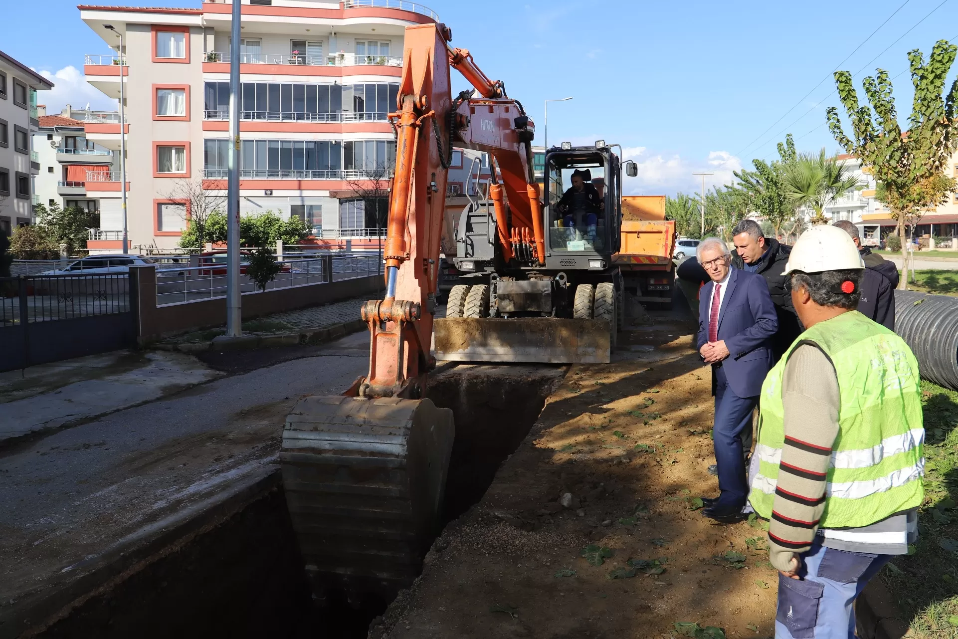 Ödemiş'te aşırı yağışlar nedeniyle yaşanan su baskınlarını önlemek için İZSU ve Ödemiş Belediyesi ortak çalışma yürütüyor. 