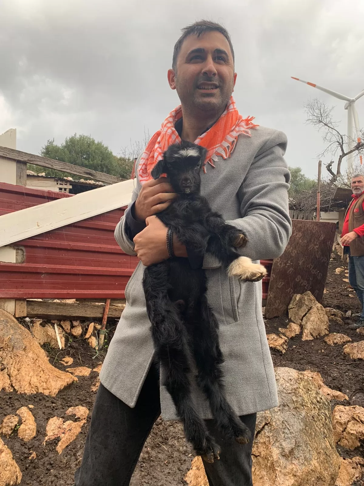 CHP Karaburun Belediye Başkan Aday Adayı Kazım Yevimli, kıl keçisi besicileri ile bir araya geldi. Yevimli, göreve geldikleri takdirde kıl keçisini ilçenin marka değeri haline getireceklerini bildirdi