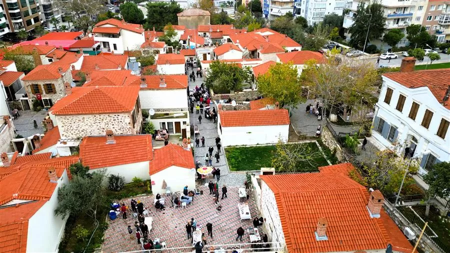 Narlıdere Belediyesi, Tarihi Yukarıköy'de gerçekleştirilecek Yeni Yıl Pazarı, 30 Aralık Cumartesi ve 31 Aralık Pazar Günü ziyaretçilerini ağırlayacak.