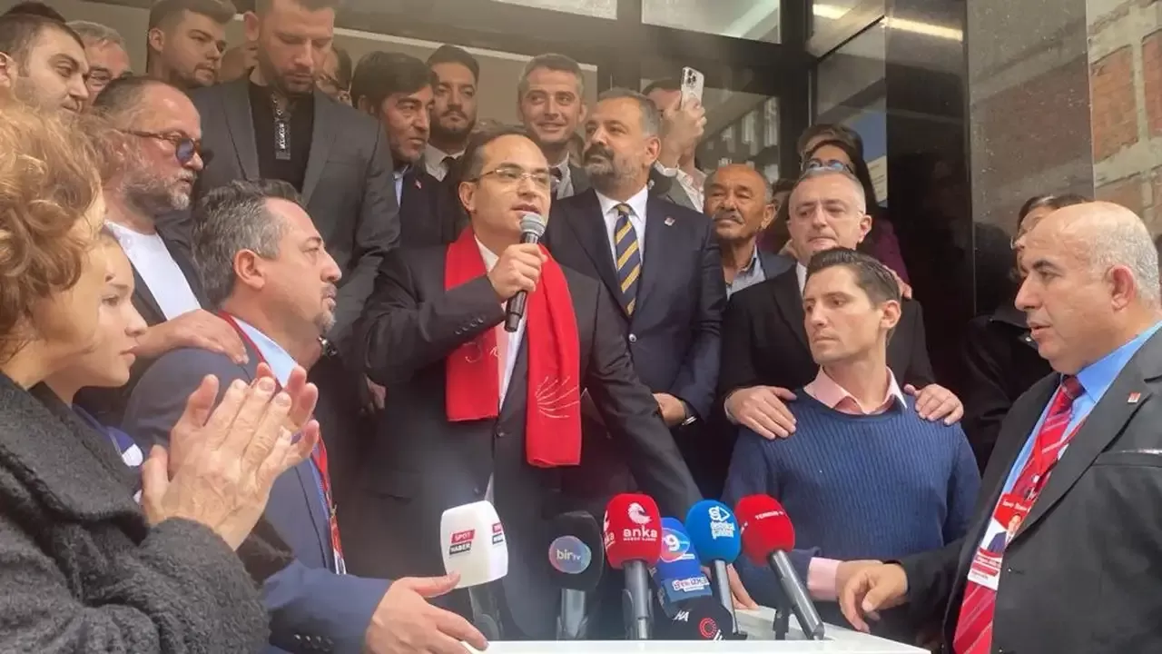 Olgun Atila, CHP İzmir Büyükşehir Belediye Başkanlığı aday adaylığını açıkladı. Atila, Bornova'da 5 yıl belediye başkanlığı görevini yürütmüş bir isim. 