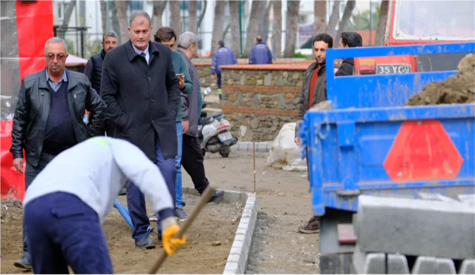 Tire Belediye Başkanı Salih Atakan Duran'ın büyük hedefleri arasında yer alan Atatürk Parkı yenileme projesi, mesai kavramı gözetmeksizin devam ediyor.