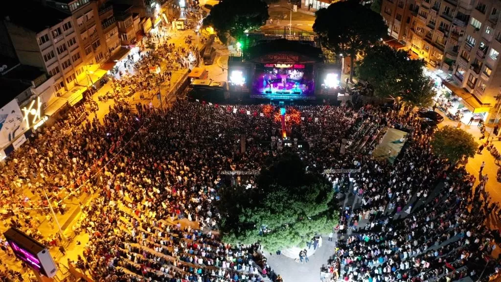 87. düzenlenen Bergama Festivali'nin 4. gününde Cumhuriyet Meydanı’nda sahne alan Yüksek Sadakat Bergama'ya unutulmaz bir konser yaşattı.