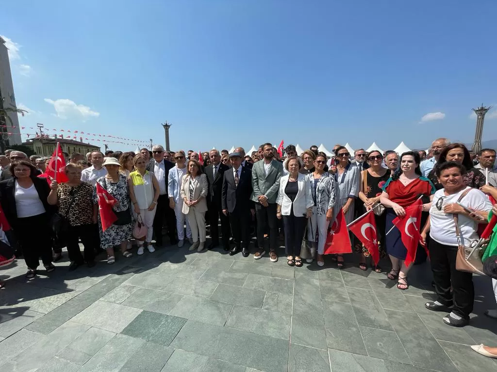 İzmir Büyükşehir Belediye Başkanı, CHP İzmir İl Başkanlığı’nın 30 Ağustos Zafer Bayramı kapsamında düzenlediği alternatif törende konuştu