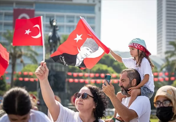İzmir Büyükşehir Belediyesi, 30 Ağustos Zafer Bayramı’nın 101’inci yıldönümü için bir dizi etkinlik düzenliyor.