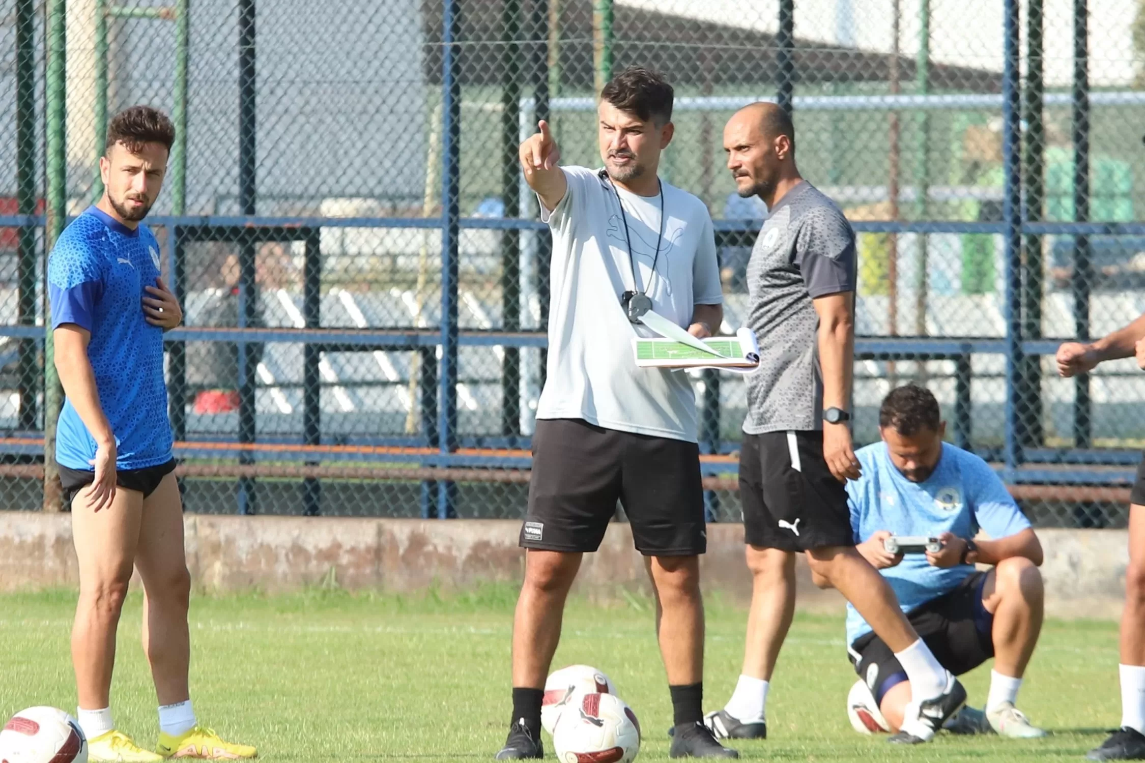 Menemen FK, TFF 2. Lig Kırmızı Grup'ta deplasmanda Karaman FK'yı 1-0 yenerek sezona 3 puanla başladı.