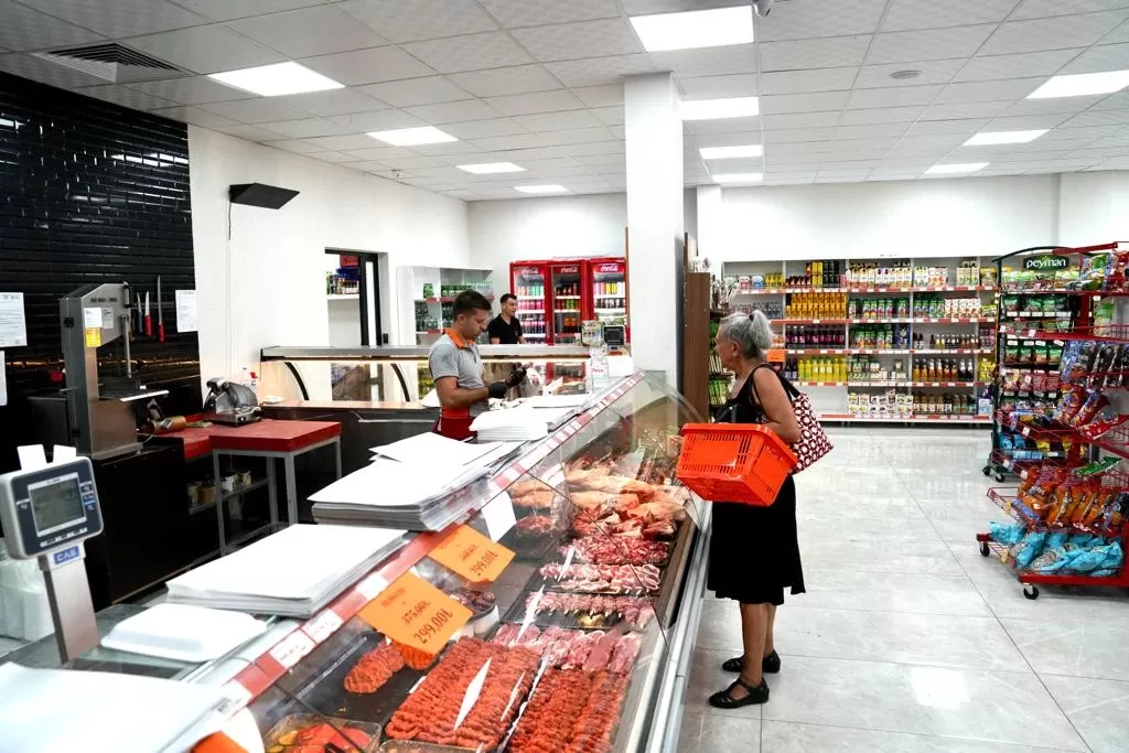 Seferihisar Belediyesi Halk Market ile vatandaşlara ucuz et imkanı sunuyor.