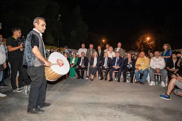 İzmir Büyükşehir Belediye Başkanı Tunç Soyer 92. kez kapılarını açan İzmir Enternasyonal Fuarı'nı gezdi.