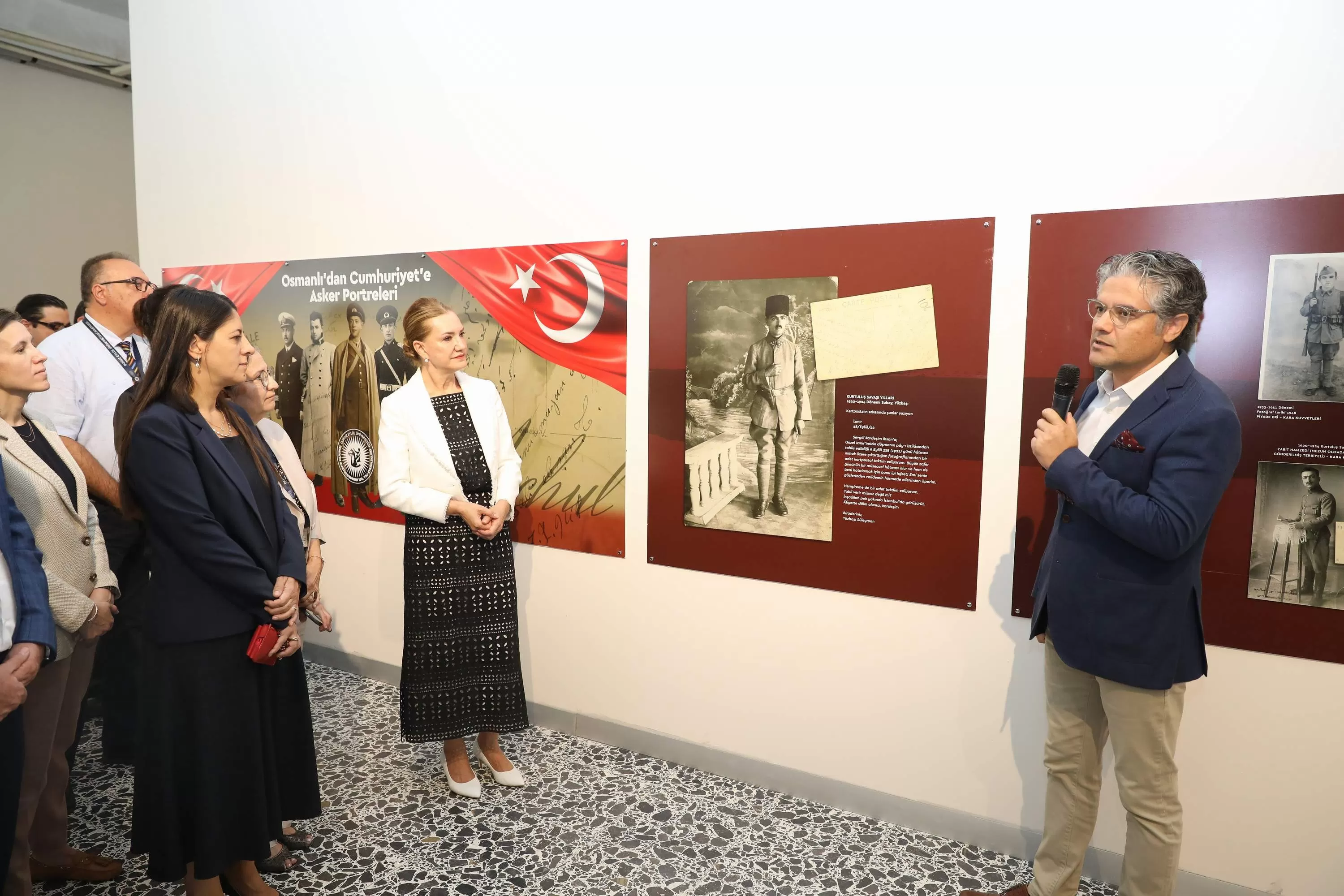  Dokuz Eylül Üniversitesi (DEÜ), İzmir’in düşman işgalinin 101’inci yılında anlamlı bir sergiye imza attı.