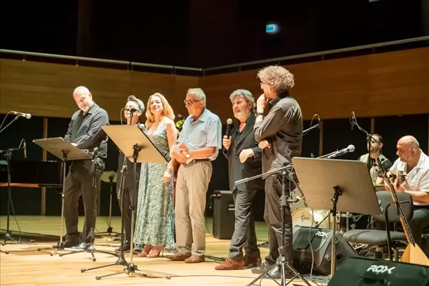 İzmir Büyükşehir Belediyesi, “Dünya Barış Günü’nde Eylem ile El Ele” adlı konser düzenledi. 