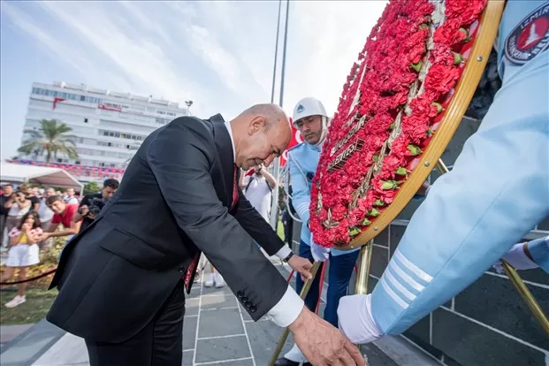 İzmir’in kurtuluşunun 101’inci yıldönümü kutlamaları, Türk ordusunun 9 Eylül’de şehre girdiği güzergâh üzerinde düzenlenen Zafer Yürüyüşü ile başladı.