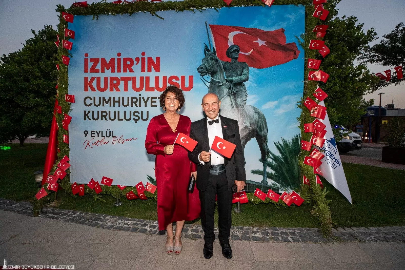 İzmir'in Kurtuluş Kutlamaları Görkemli Resepsiyonla Başladı
