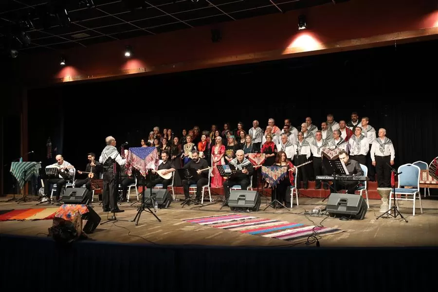 Narlıdere Belediyesi Dostlar Korosu, Şef Mustafa Turhan yönetiminde verdiği Sıra Gecesi Konseri ile Narlıderelilere müzik ziyafeti sundu. 