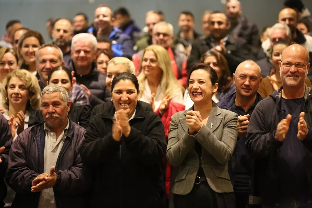 Efes Selçuk Belediye Başkanı Filiz Ceritoğlu Sengel, 2023 yılının ilk gününde belediye emekçileri ile bir araya geldi. 