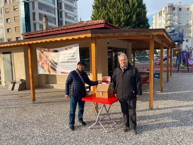 Bayraklı Belediyesi, Manavkuyu Mahallesi'nde yenilenen bir parkın içerisinde oluşturulan kafeteryanın ismini belirlemek için katılımcı demokrasi anlayışını benimsemeye devam ediyor.