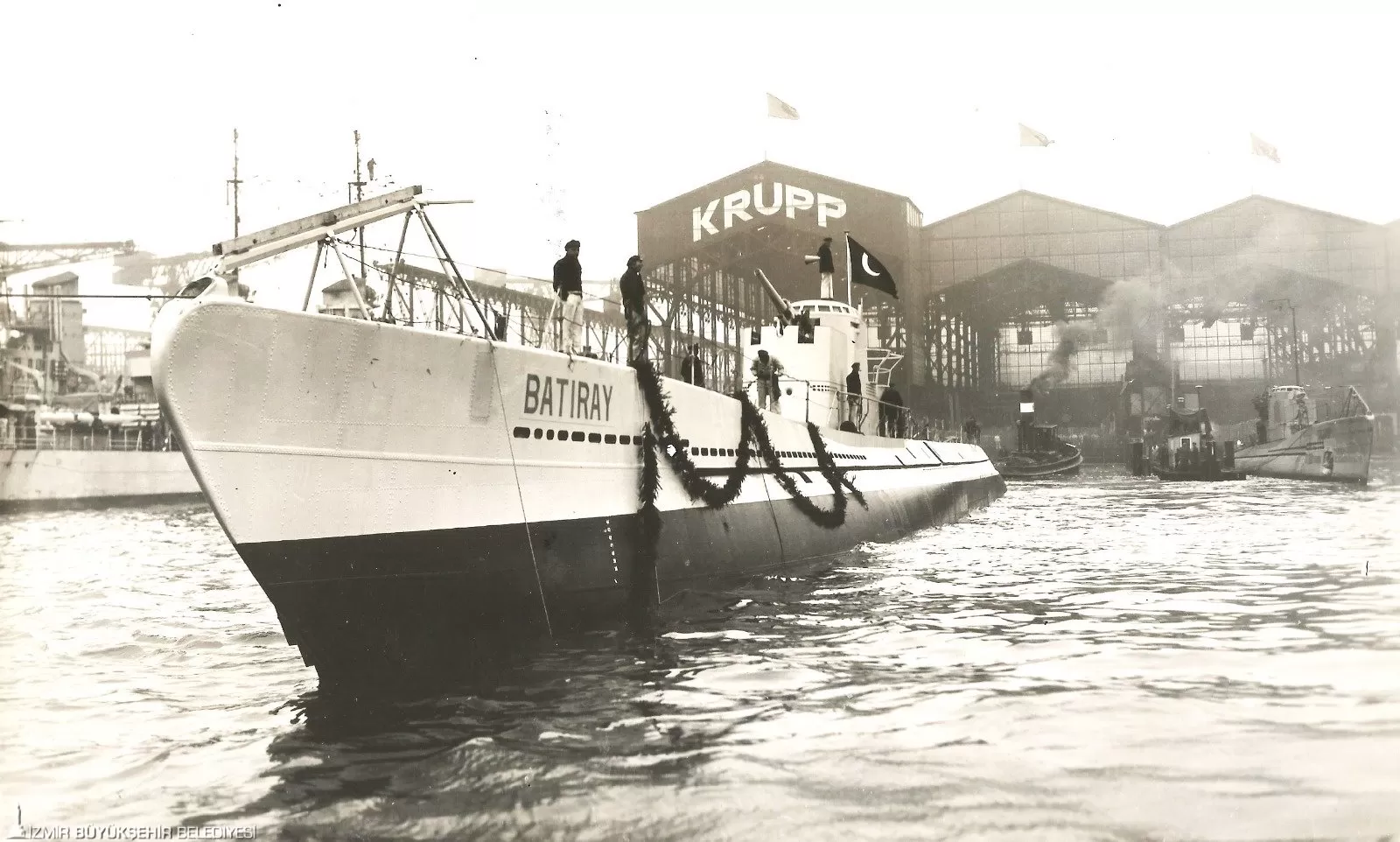 Atatürk ve Cumhuriyet Gemileri Fotoğraf Sergisi", 24 Ocak'ta Konak İskelesi'nde demirli tarihi Bergama Vapuru'nda İzmirlilere kapılarını açıyor. 