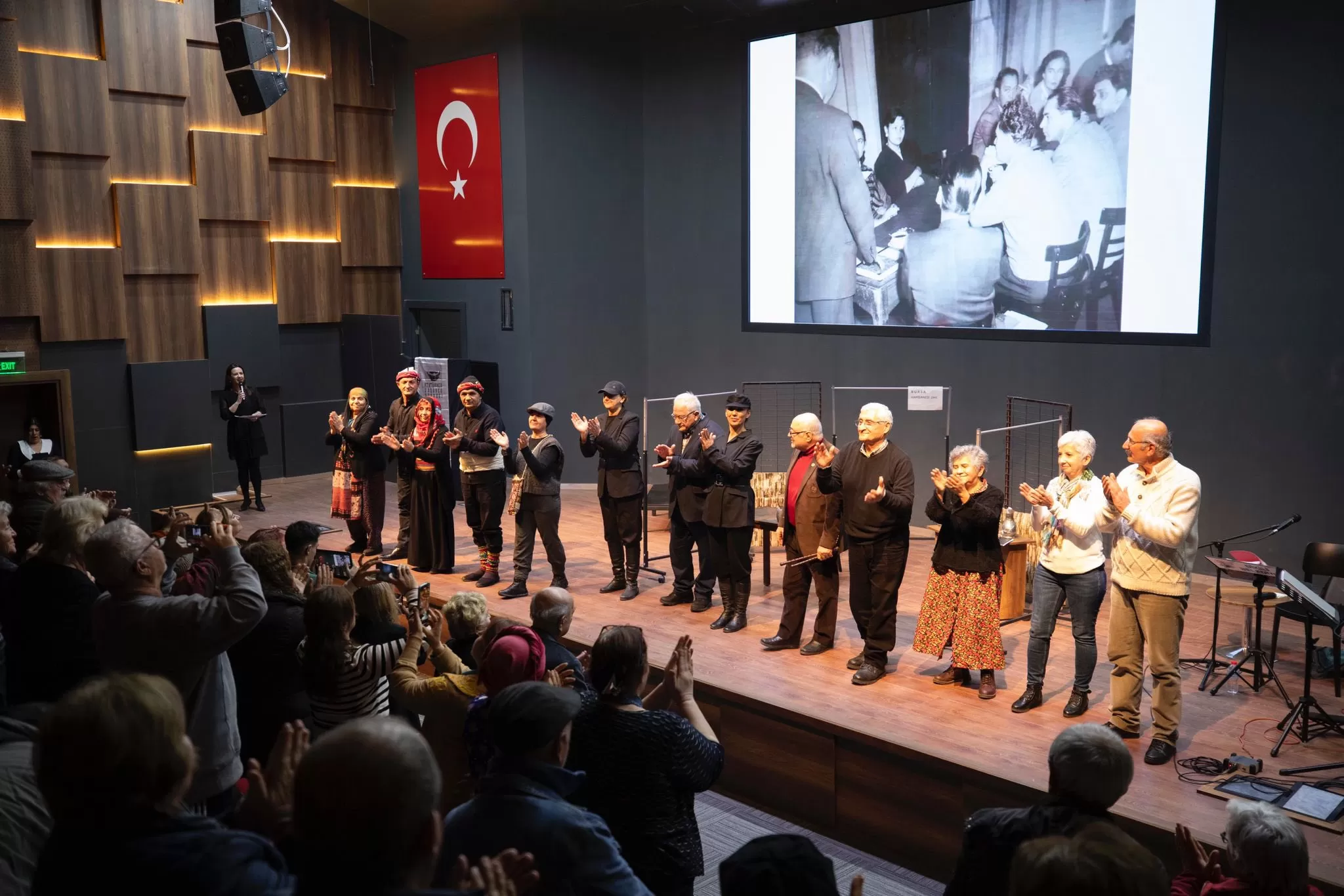 Dikili Belediyesi ve Atatürkçü Düşünce Derneği Dikili Şubesi Tiyatro Topluluğu iş birliğinde "Kuvva-yı Milliye Destanı" adlı etkinlik düzenlendi. 
