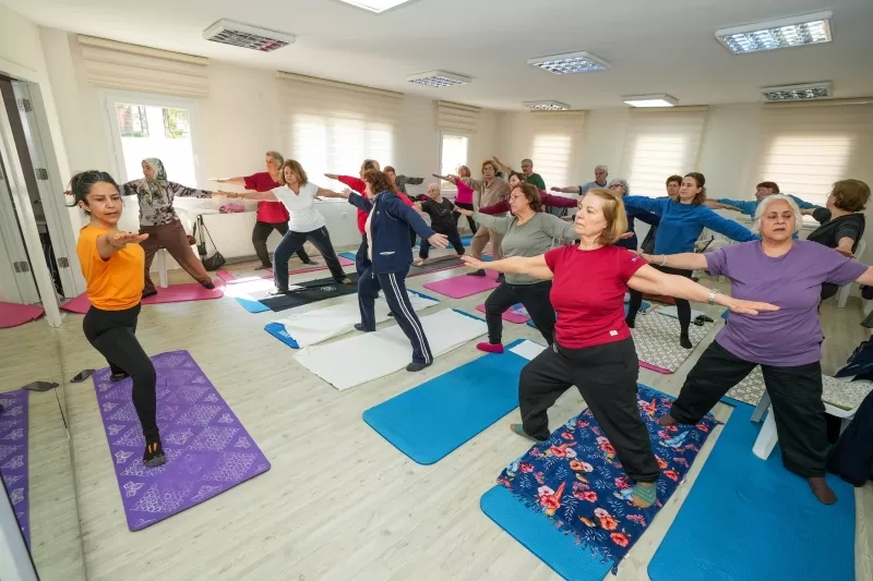  Gaziemir Belediyesi, yaş almış vatandaşlara yönelik olarak Ata Evi Sağlıklı Yaş Alma Merkezi, Alzheimer - Demans Danışma ve Dayanışma Merkezi ve Sarnıç Toplum Merkezi gibi hizmetler sunuyor.