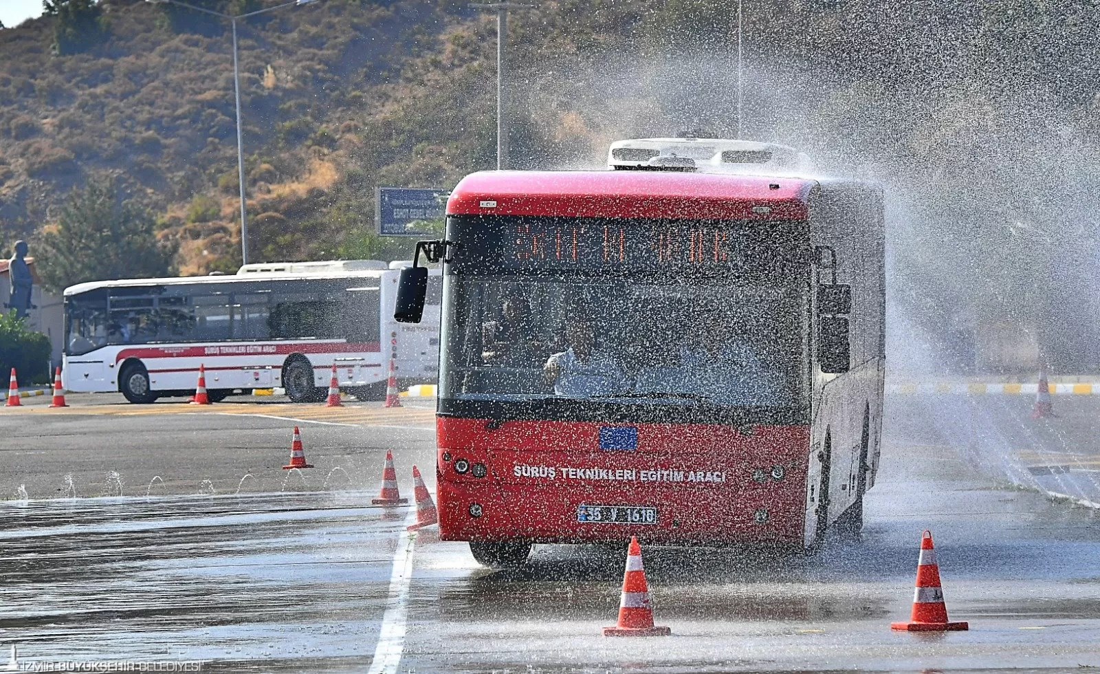 İzmir Büyükşehir Belediyesi ESHOT Genel Müdürlüğü, şoför alımlarında liyakat ve kapsayıcılığı esas alan yeni bir sistem başlattı.