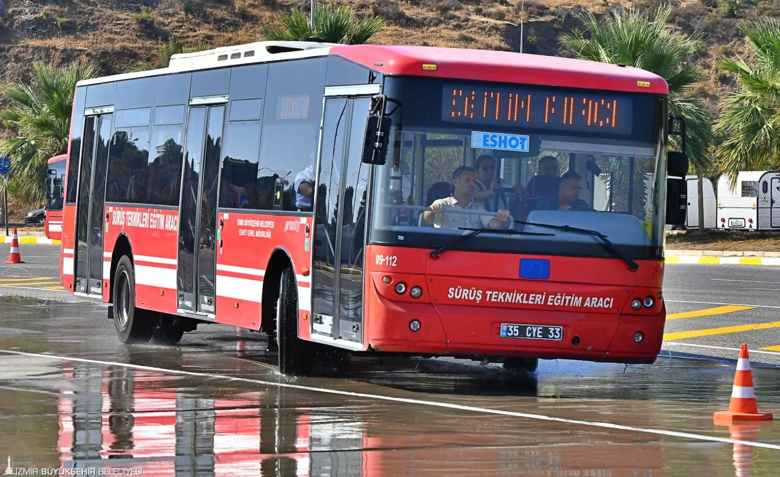 İzmir Büyükşehir Belediyesi ESHOT Genel Müdürlüğü, şoför alımlarında liyakat ve kapsayıcılığı esas alan yeni bir sistem başlattı.