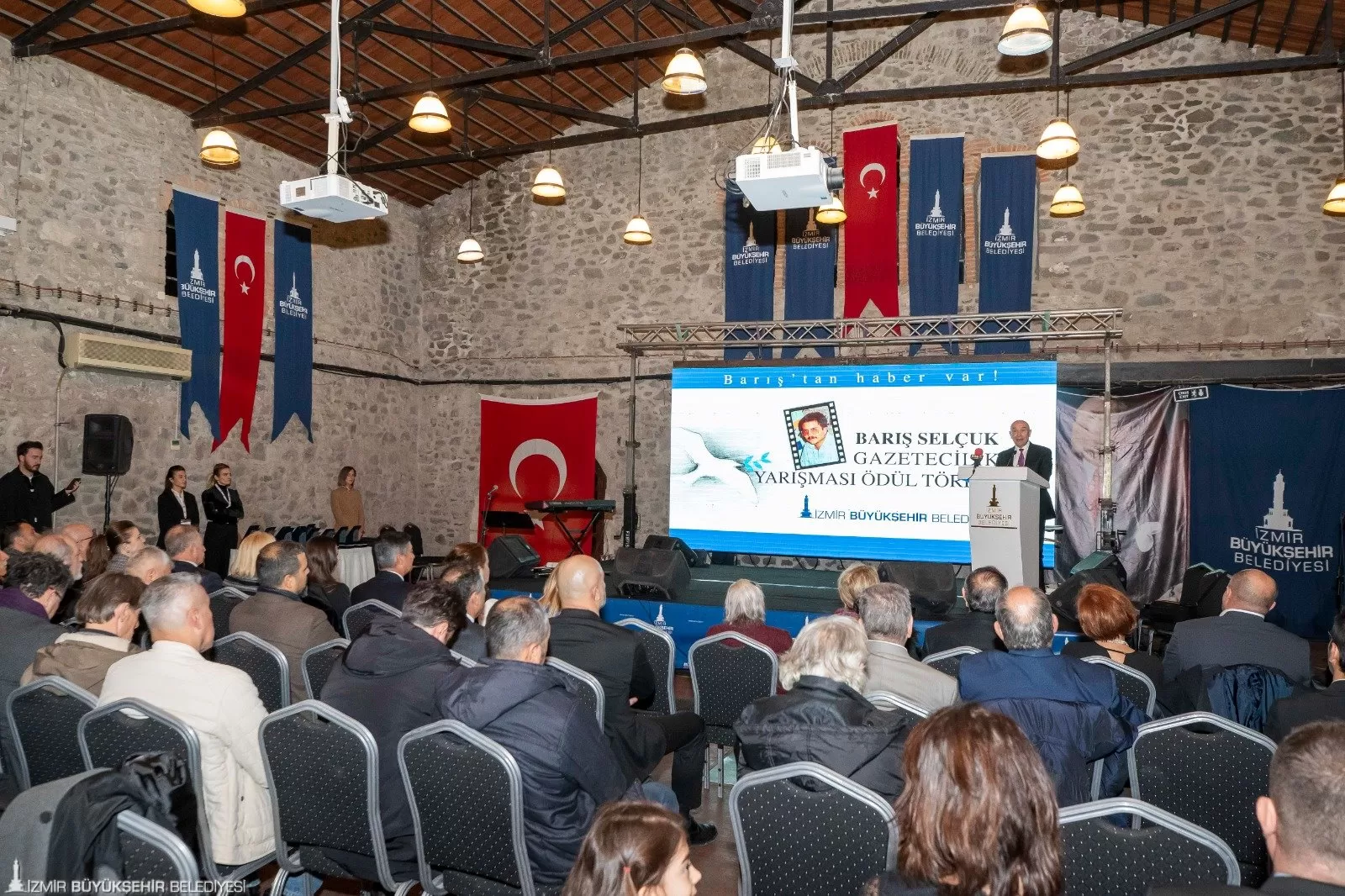İzmir Büyükşehir Belediyesi tarafından düzenlenen 24. Barış Selçuk Gazetecilik Ödülleri, 10 Ocak Çalışan Gazeteciler Günü'nde sahiplerini buldu.