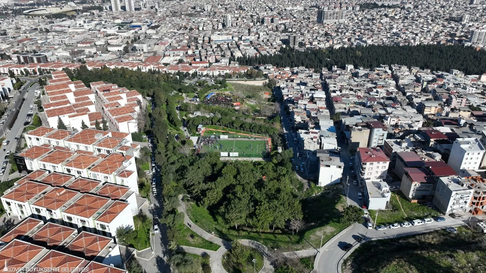 İzmir Büyükşehir Belediyesi, Bornova'da 60 bin metrekarelik alanda Meriç Yaşayan Parkı'nı hizmete açtı.
