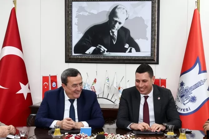 Konak Belediyesi ile Tüm Yerel-Sen İzmir 2 No'lu Şube arasında yapılan toplu iş sözleşmesinde imzalar atıldı. 