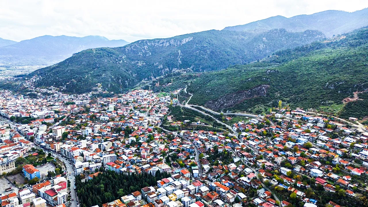 İzmir'in Kemalpaşa ilçesinde, 2015 yılında Bakanlar Kurulu kararı ile riskli alan olarak belirlenen Atatürk ve Soğukpınar Mahalleleri'ne ait yaklaşık 80 hektarlık alanın imar planları yayımlandı.