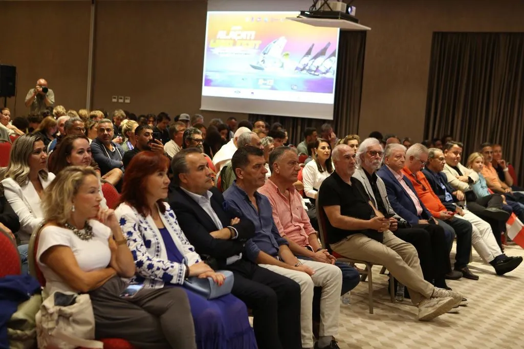 Türkiye Yelken Federasyonu, Çağla Kubat Windsurf Yelken Kulübü ve Çeşme Belediyesi iş birliğiyle düzenlenen Alaçatı Wind Fest 2024, 9-13 Ekim tarihleri arasında rüzgar sörfü tutkunlarını ağırlıyor. 