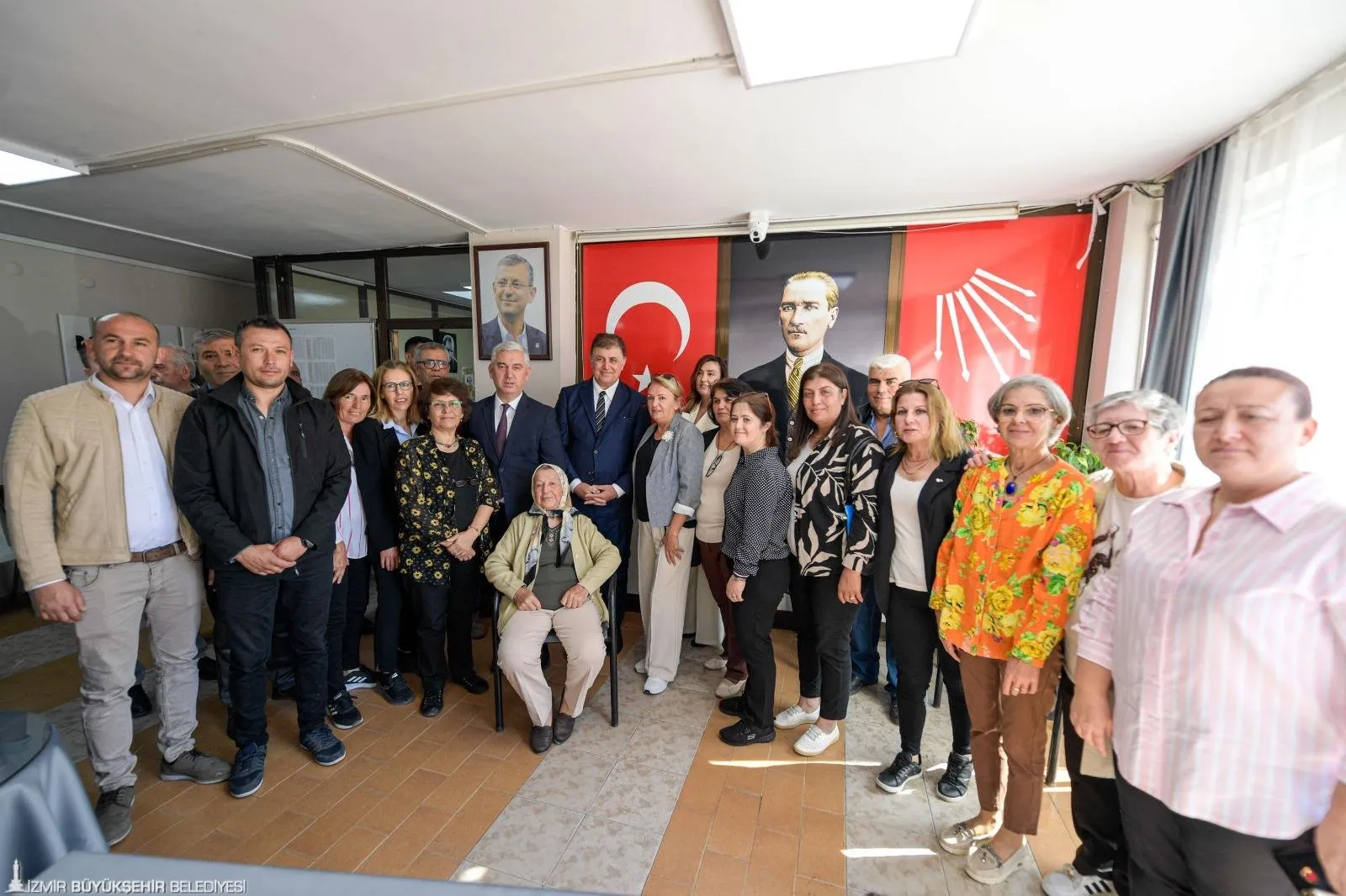 İzmir Büyükşehir Belediye Başkanı Dr. Cemil Tugay, Bergama'da düzenlediği koordinasyon toplantısında ilçenin ihtiyaçlarını değerlendirdi.