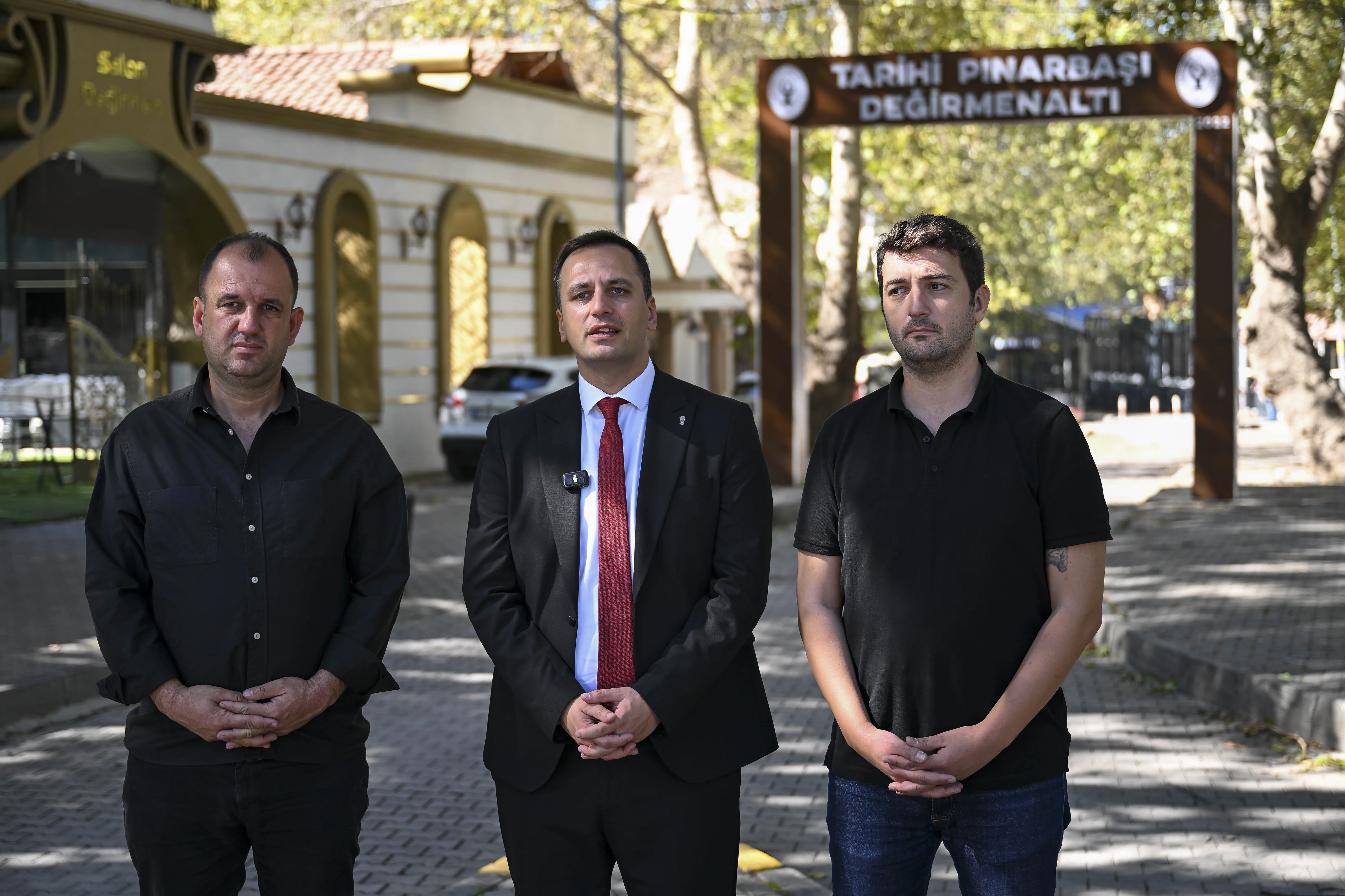 Bornova Belediyesi, ilçe genelindeki asfalt serim çalışmaları kapsamında Pınar Caddesi’ni yenileyerek Gürpınar Mahallesi’ndeki toprak yolları asfaltlayacak.