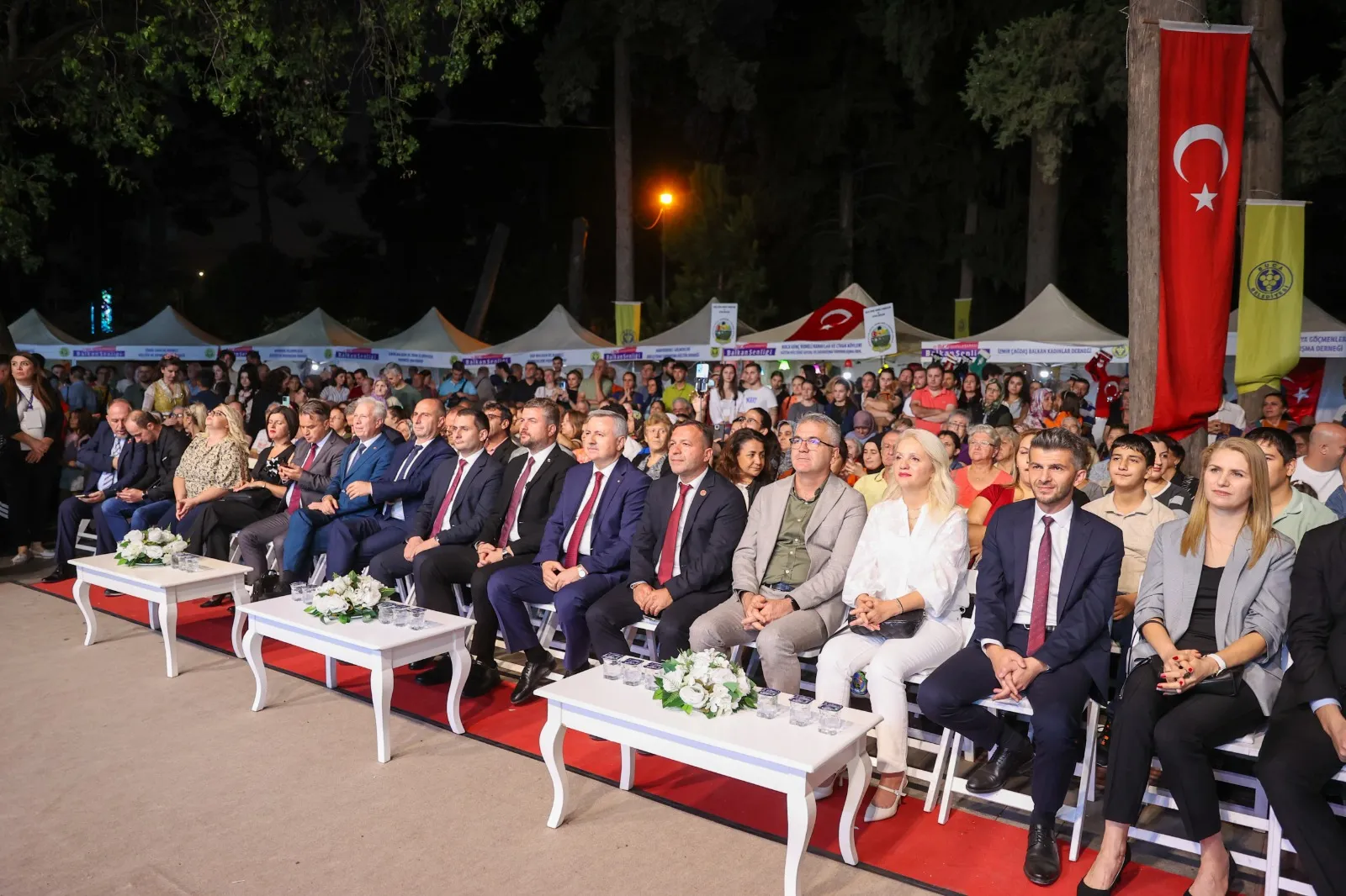 Buca Belediyesi, 12. kez düzenlenen Uluslararası Balkan Şenliği ile ilçeye renk kattı. Festival, bando eşliğinde gerçekleşen kortej yürüyüşüyle başladı.