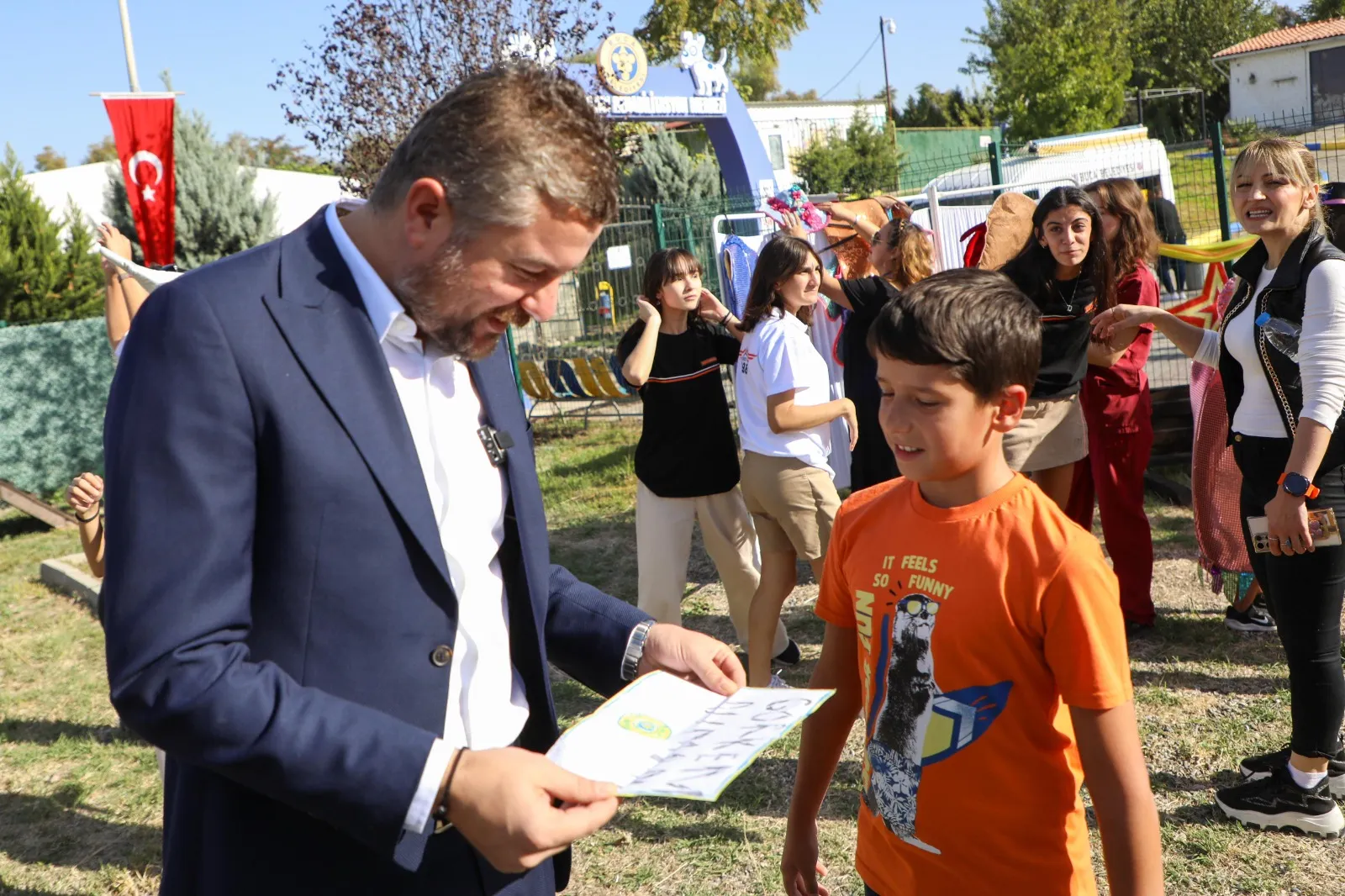 Buca Belediyesi, 4 Ekim Dünya Hayvanları Koruma Günü dolayısıyla Sokak Hayvanları Rehabilitasyon Merkezi'nde farkındalık etkinliği düzenledi. 