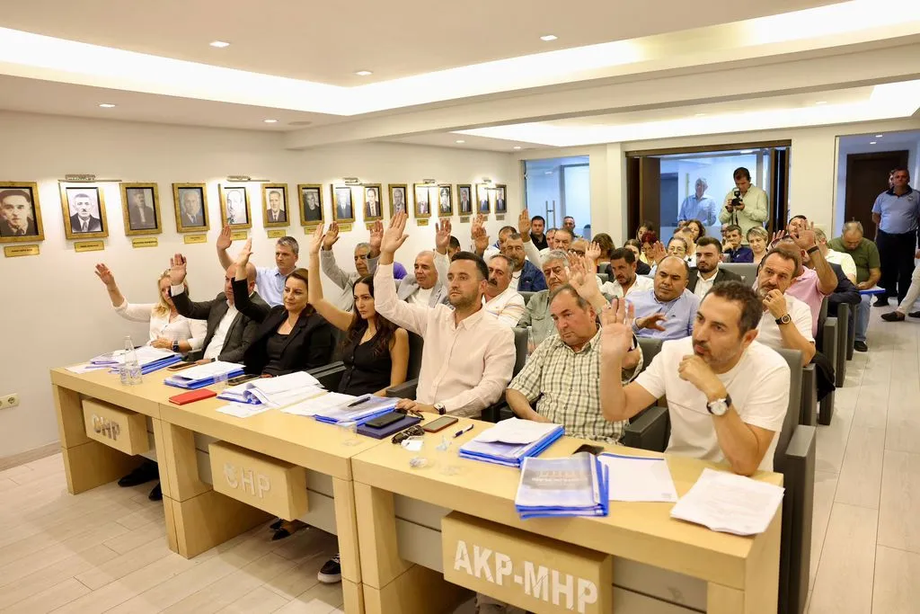 Çeşme Belediyesi, Ekim ayı meclis toplantısında ilçenin geleceğine yönelik önemli kararlar aldı.