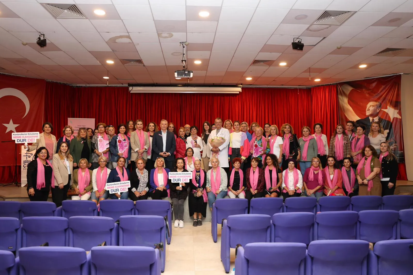 Çeşme Belediyesi ve Medicana iş birliğiyle Meme Kanseri Farkındalık Ayı kapsamında düzenlenen seminerde, Çeşme Belediye Başkanı Lâl Denizli erken teşhisin önemine dikkat çekti. 