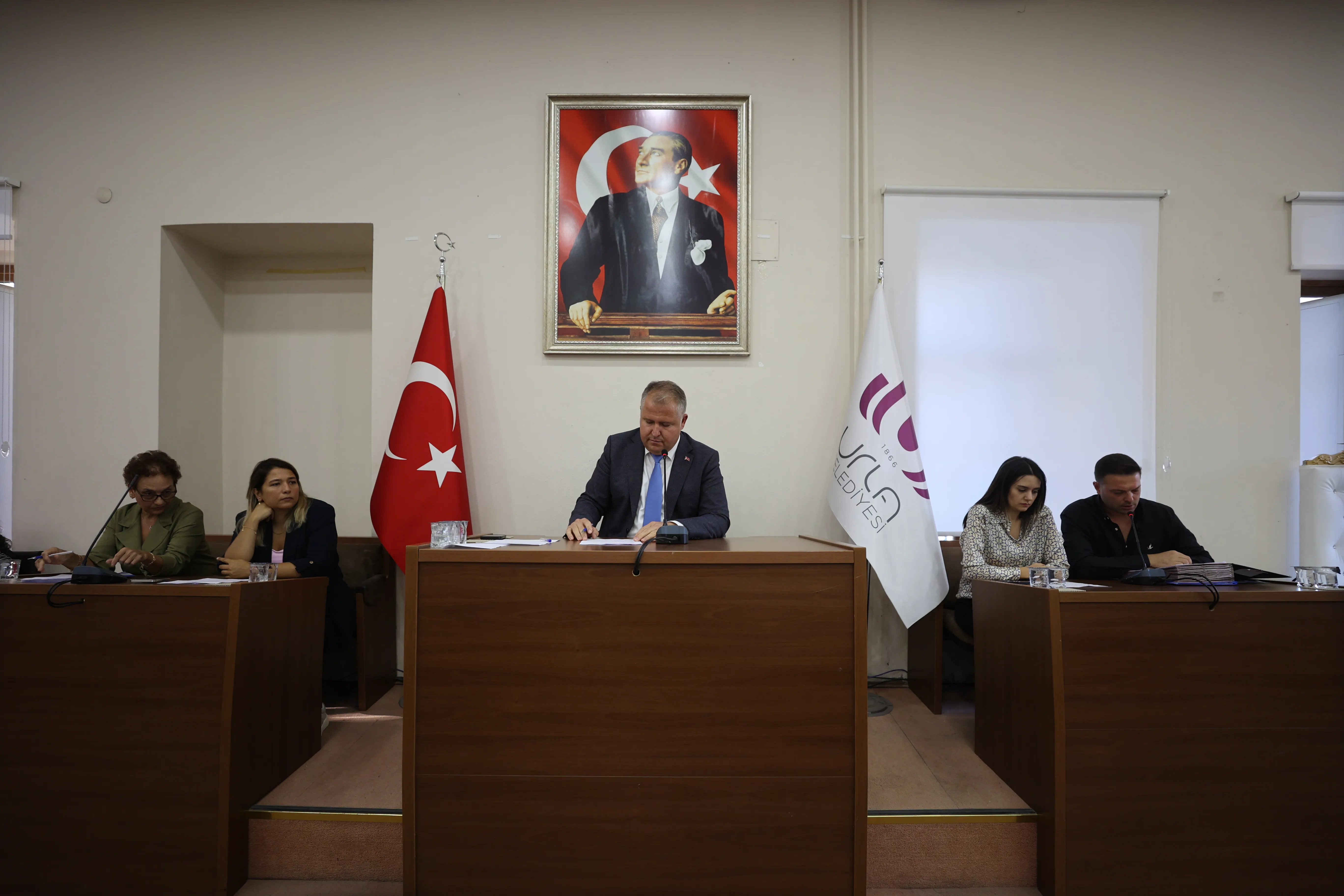  Balkan, ölümlerin sadece İzmir'le sınırlı olmadığını, Yunanistan kıyılarında da benzer olayların yaşandığını belirtti.