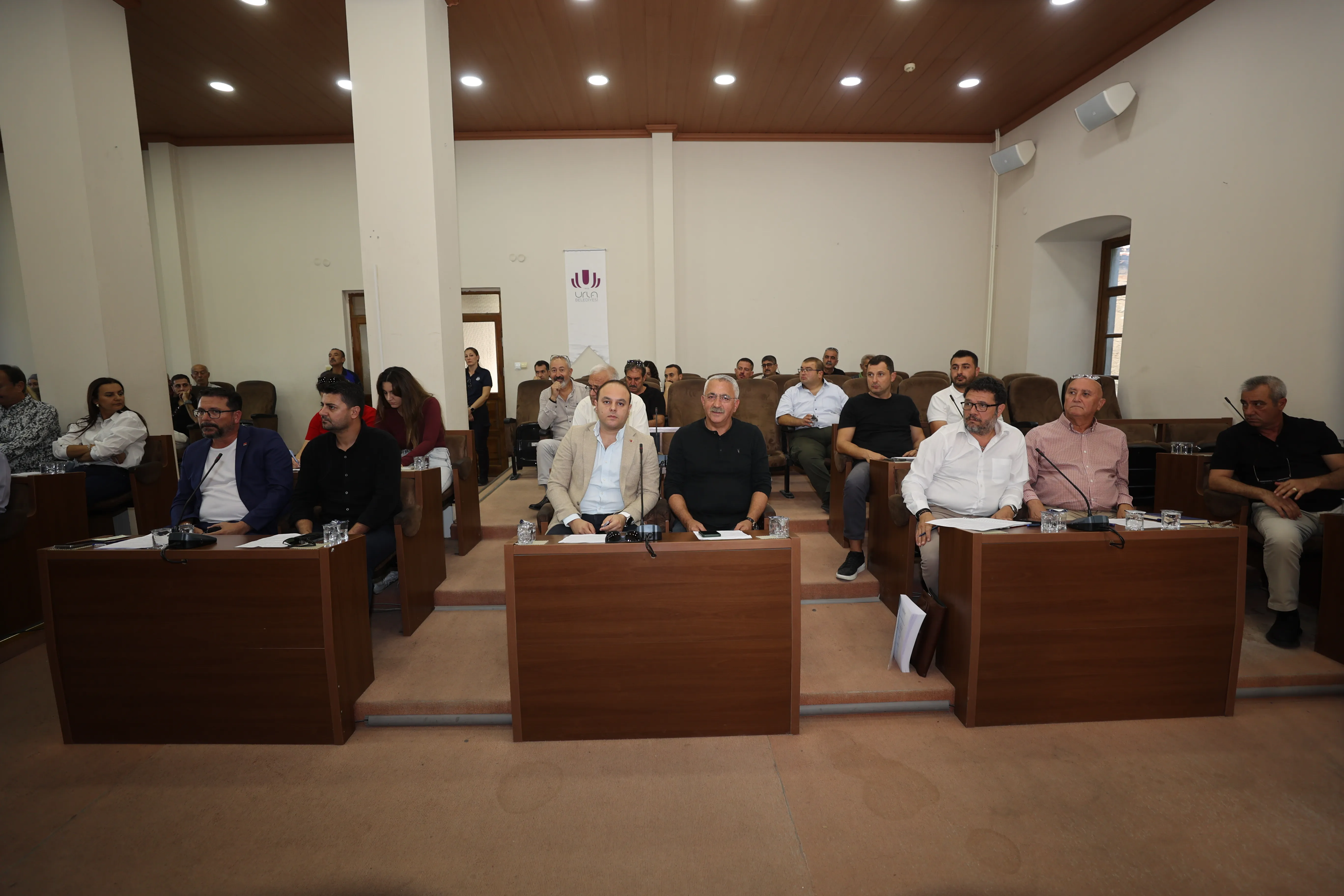  Balkan, ölümlerin sadece İzmir'le sınırlı olmadığını, Yunanistan kıyılarında da benzer olayların yaşandığını belirtti.