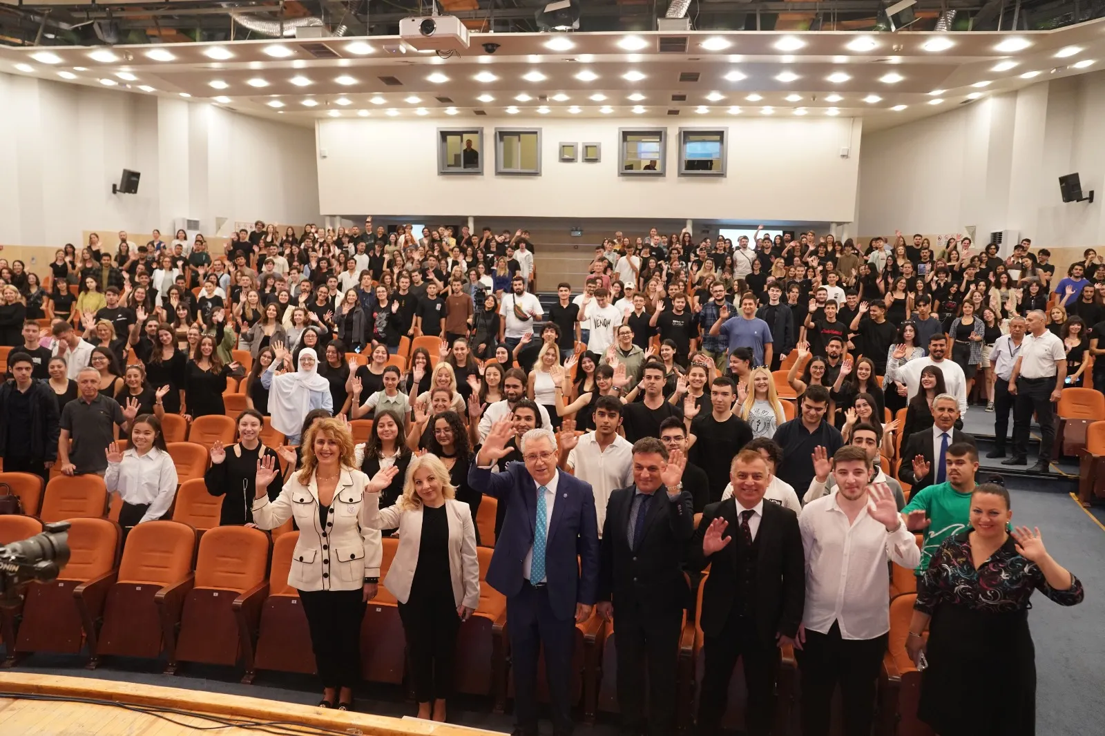 Ege Üniversitesi, 2024-2025 eğitim-öğretim yılına yeni başlayan öğrenciler için oryantasyon programı gerçekleştirdi.